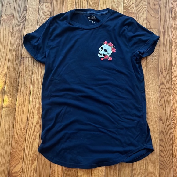 Hollister Must-Have Collection Curved Hem Tee M Skull Rose tattoo graphic y2k - Picture 3 of 6